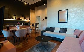 Stylish Two Bedroom House With Private Pool